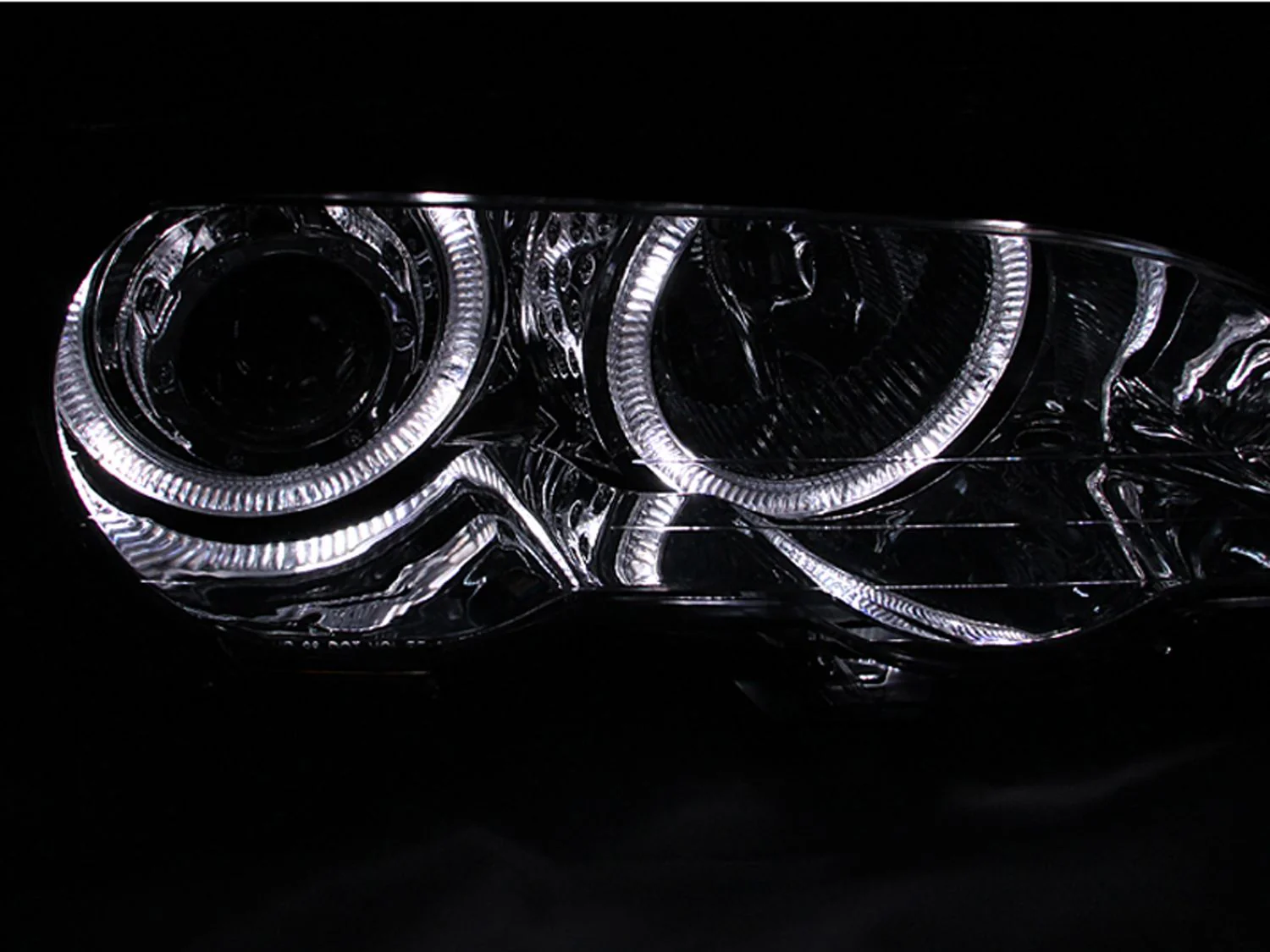 ANZO BMW E46 3-Series 2-Door Projector Headlights w/ LED Halo - Chrome - Image 3