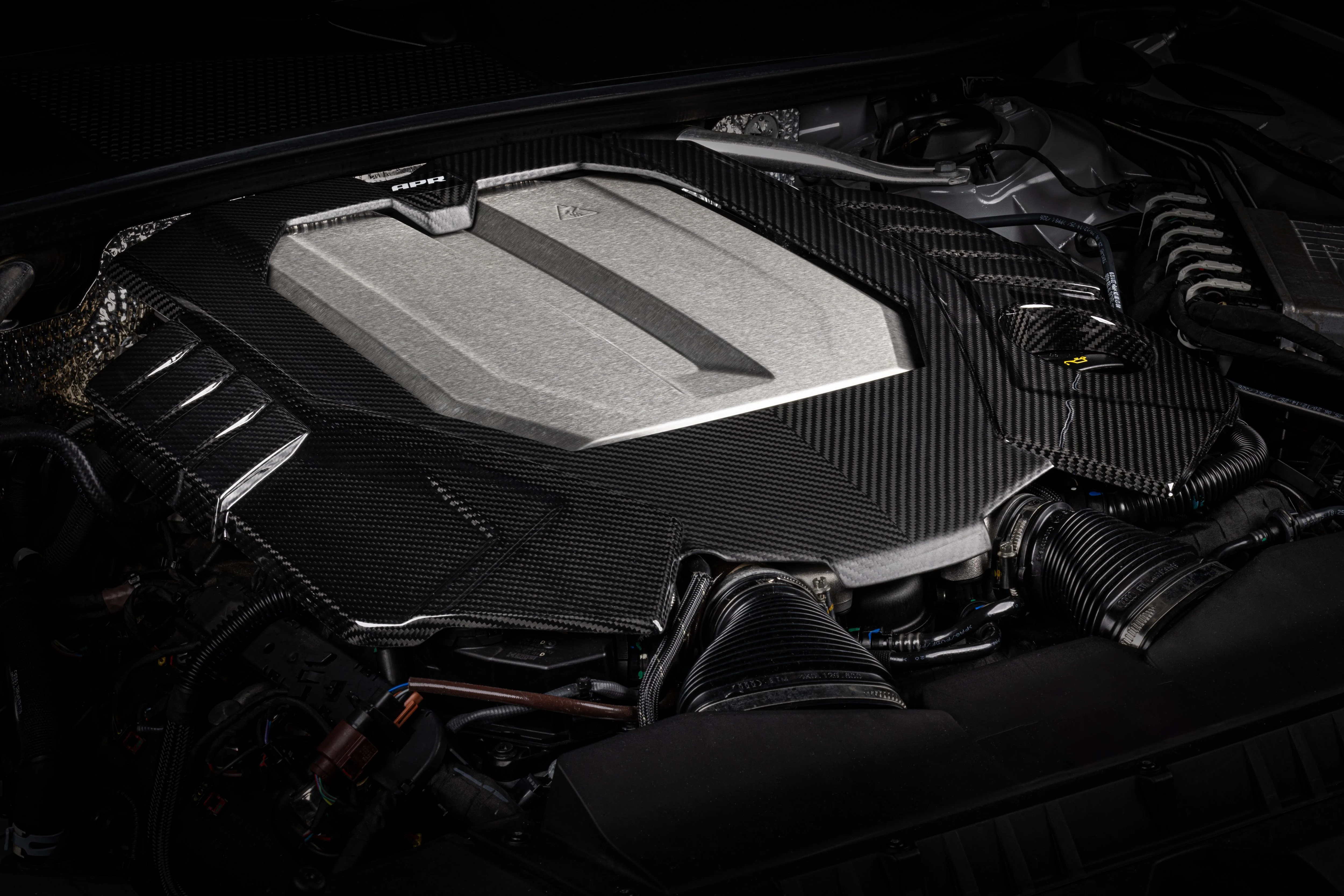 APR ENGINE COVER - 4.0T EA825 (C8) RS6/RS7 - CARBON FIBER - Image 2