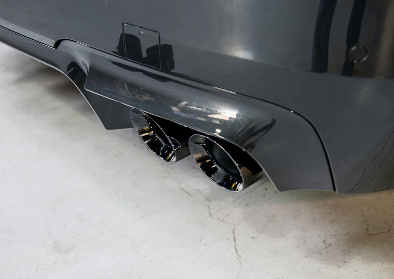 AWE Touring Edition Axle Back Exhaust for BMW F10 M5, Diamond Black Tips - Image 2