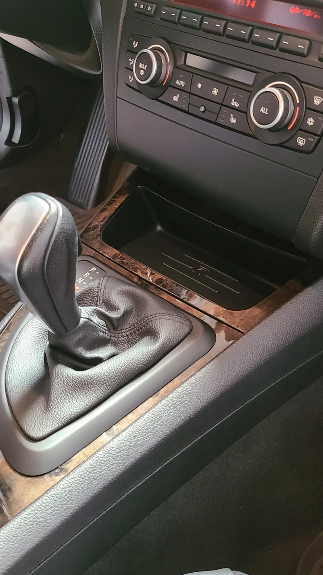 BMW E8X 1 SERIES Wireless Charger - Image 2