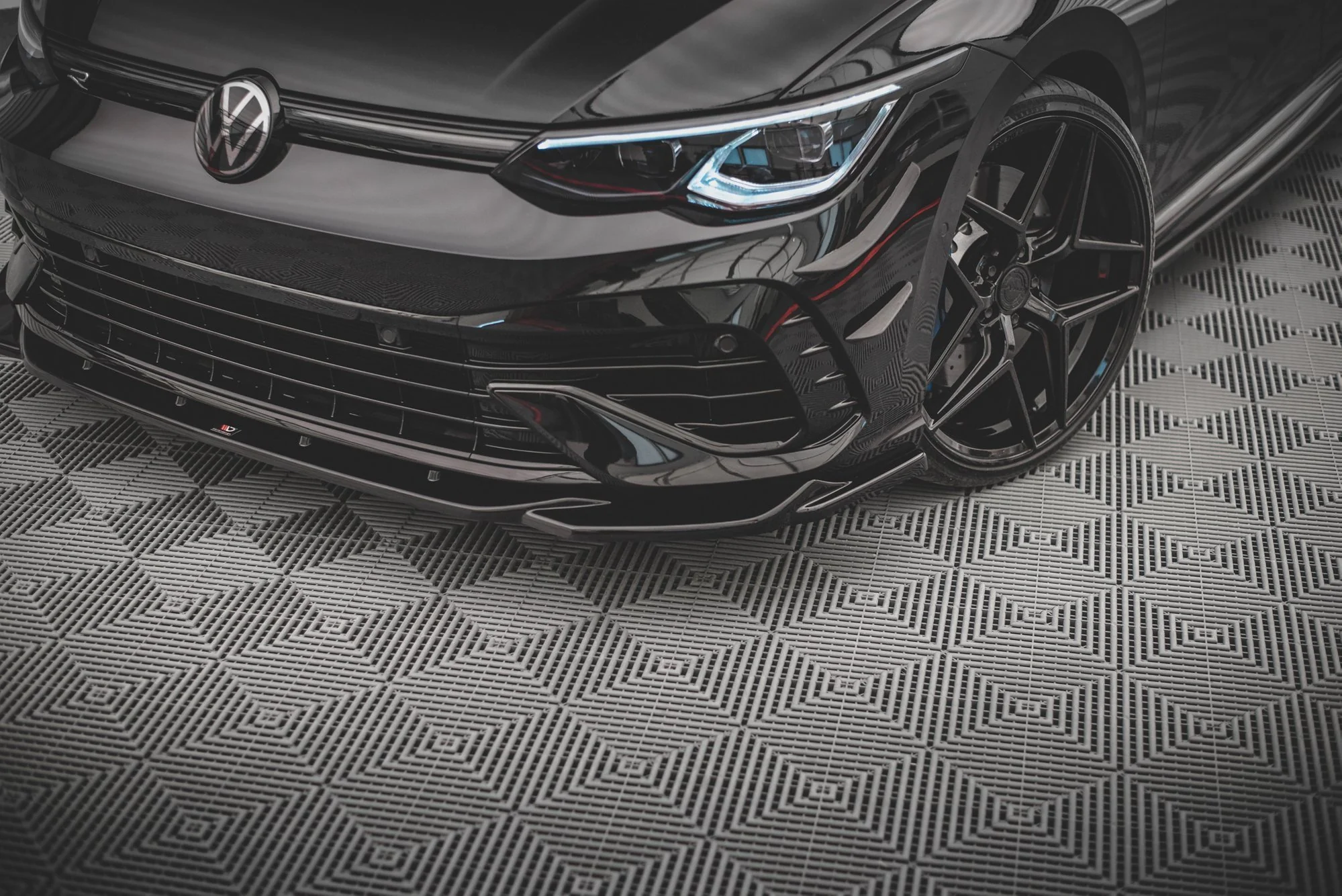FRONT SPLITTER V.4 VW GOLF R MK8 (2022+) - Image 3