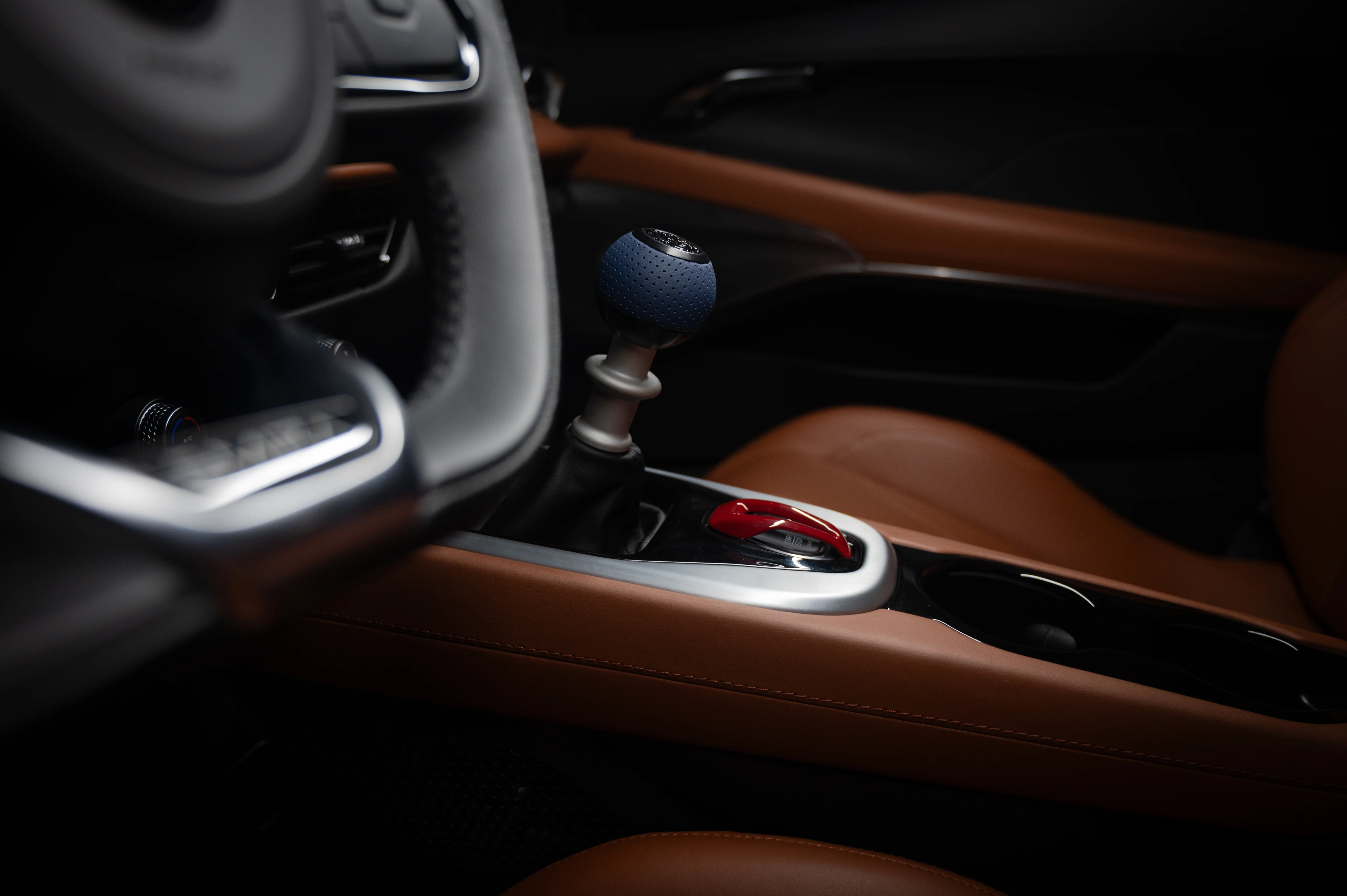 GS2 Air Leather (Lotus Emira Manual) - Image 24