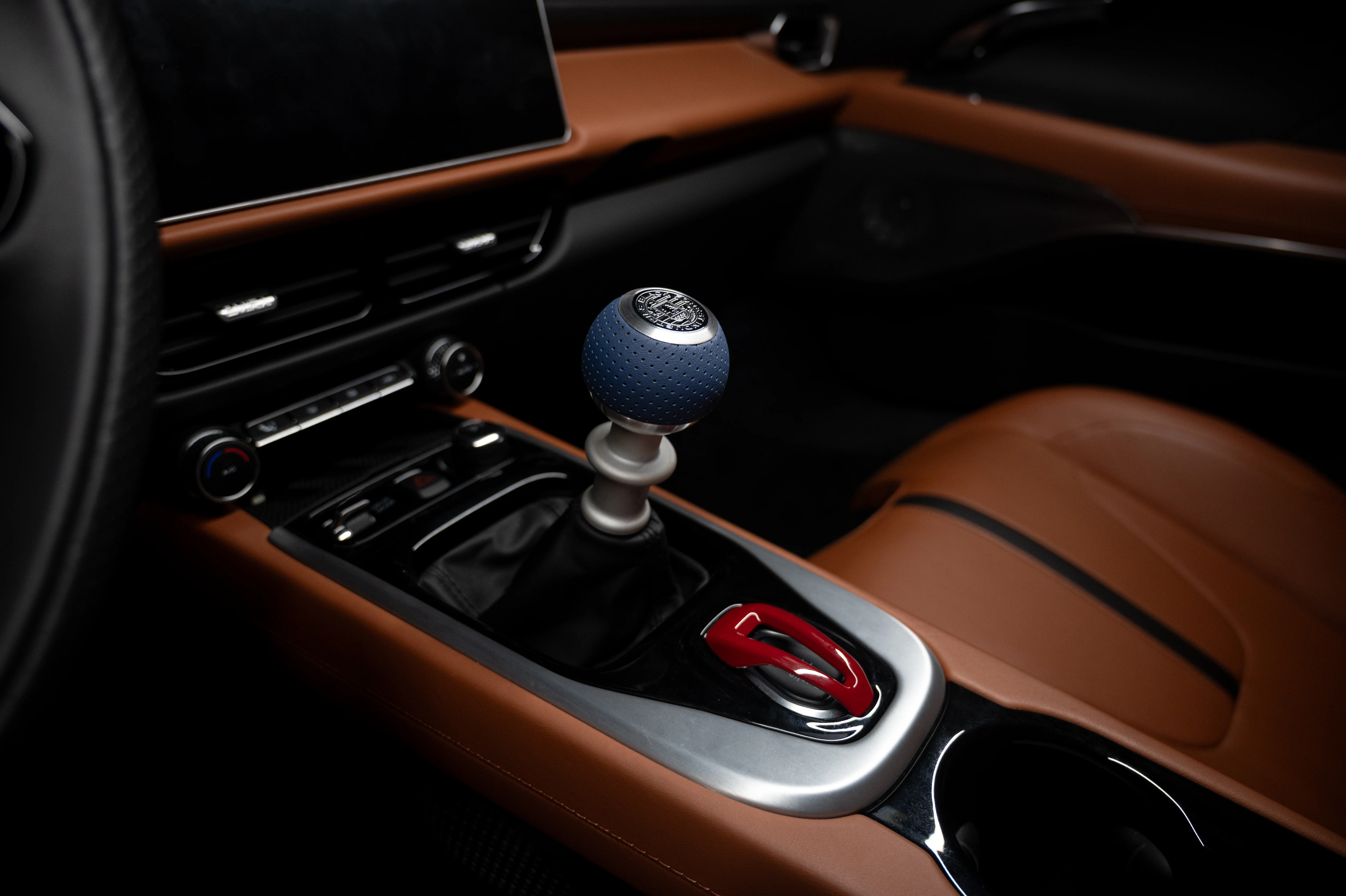 GS2 Air Leather (Lotus Emira Manual) - Image 28
