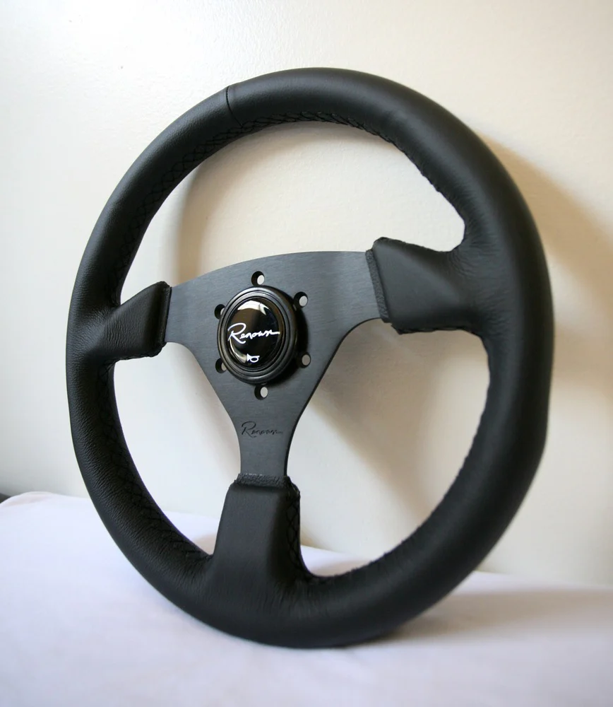 Renown Clubsport Steering Wheel - Black Stitching - Image 2
